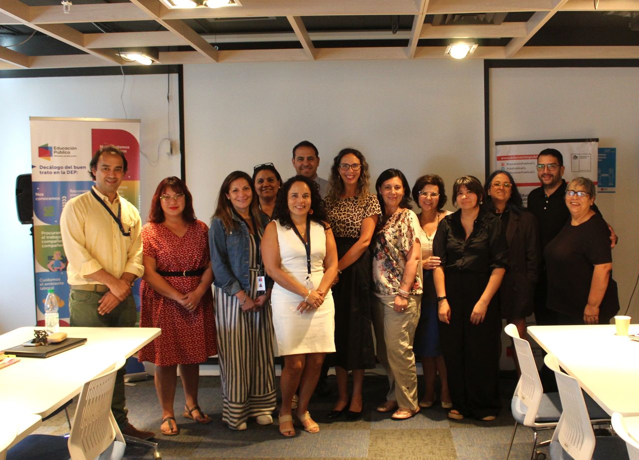 Comité Directivo y SLEP trazan hoja de ruta para fortalecer la educación en escuelas y liceos de Santiago  