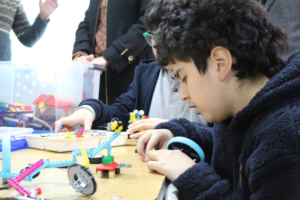 Escuela E-50: robótica, judo y podcast escolar dan vida al aprendizaje integral