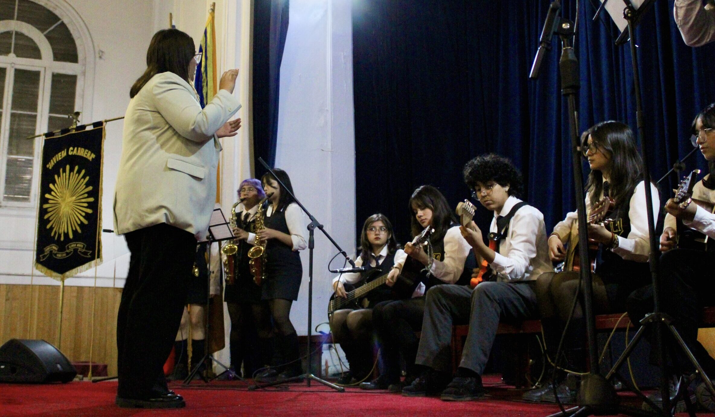 Liceo 1 Javiera Carrera recibe al SLEP Santiago Centro