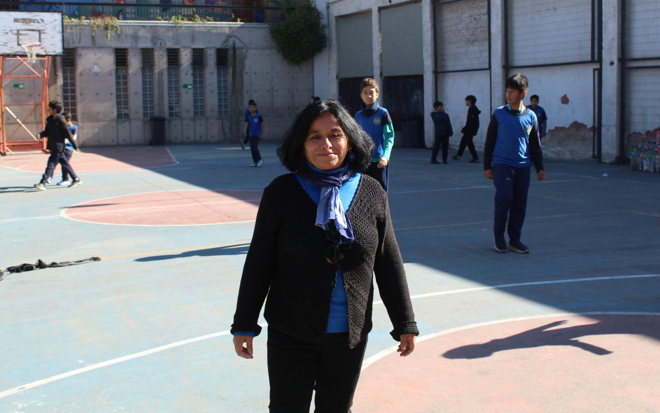 María Paz Silva, docente encargada de guiar el trabajo pedagógico en la escuela