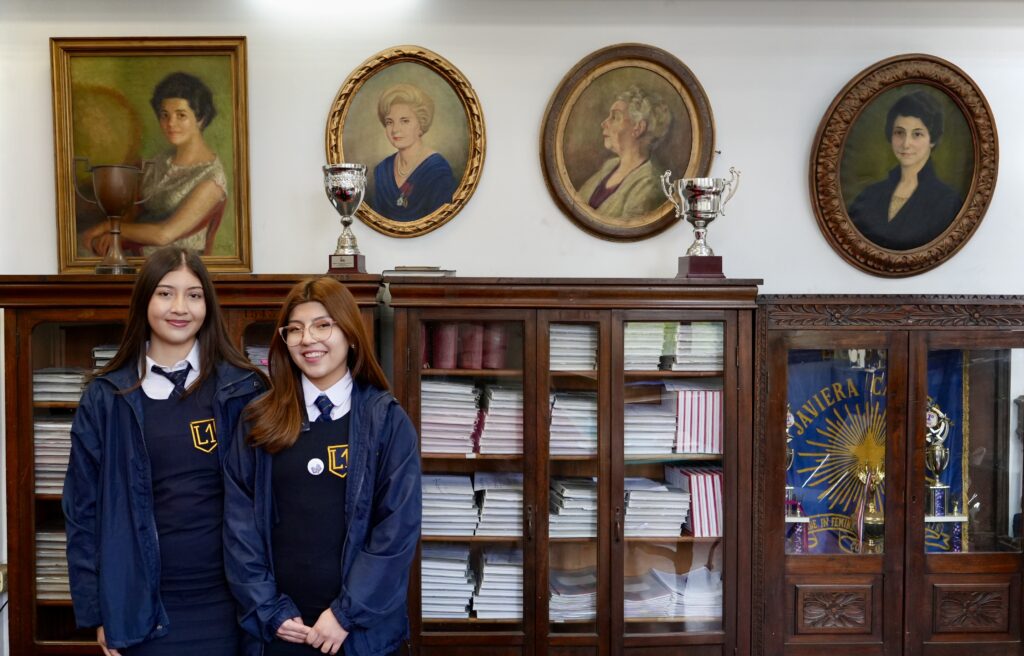 Estudiantes en el Liceo 1 Javiera Carrera Taller de Patrimonios