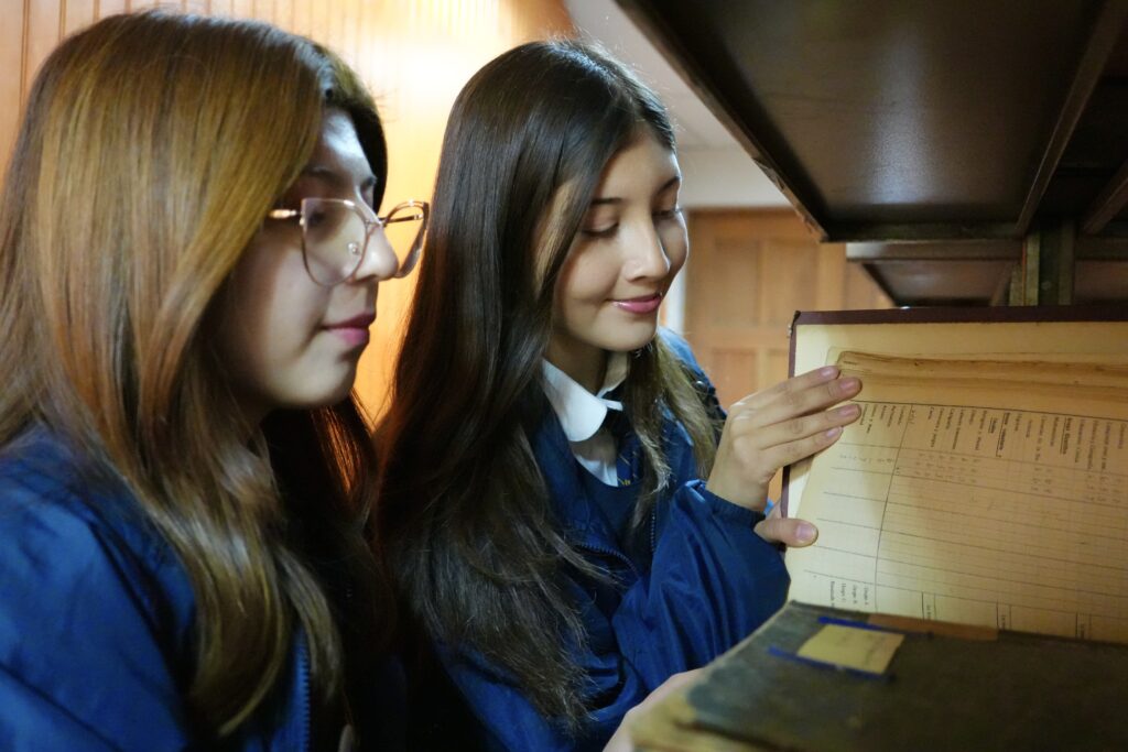 Estudiantes en el Liceo 1 Javiera Carrera Taller de Patrimonios