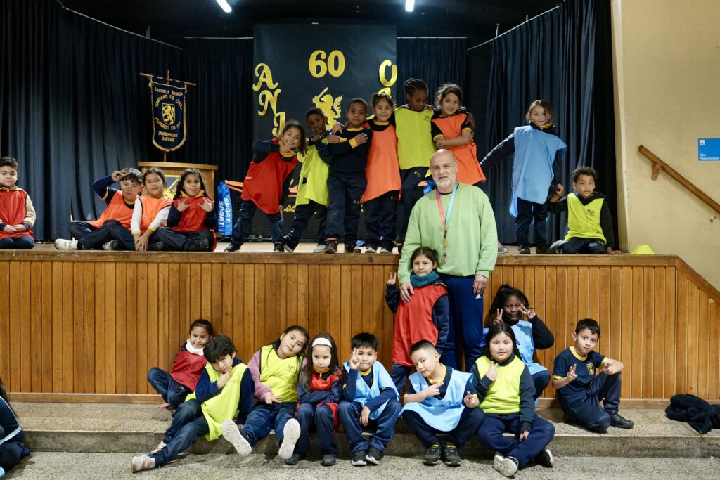 Profesor educación física Julio Faundes Escuela Ciudad Santiago de Chile10