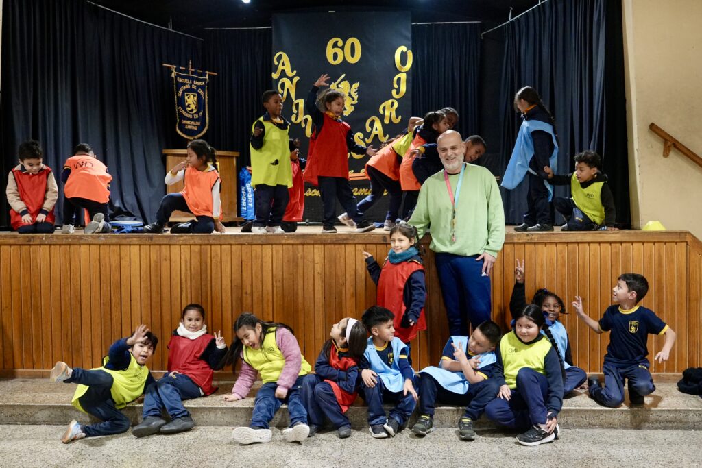 Profesor educación física Julio Faundes Escuela Ciudad Santiago de Chile6