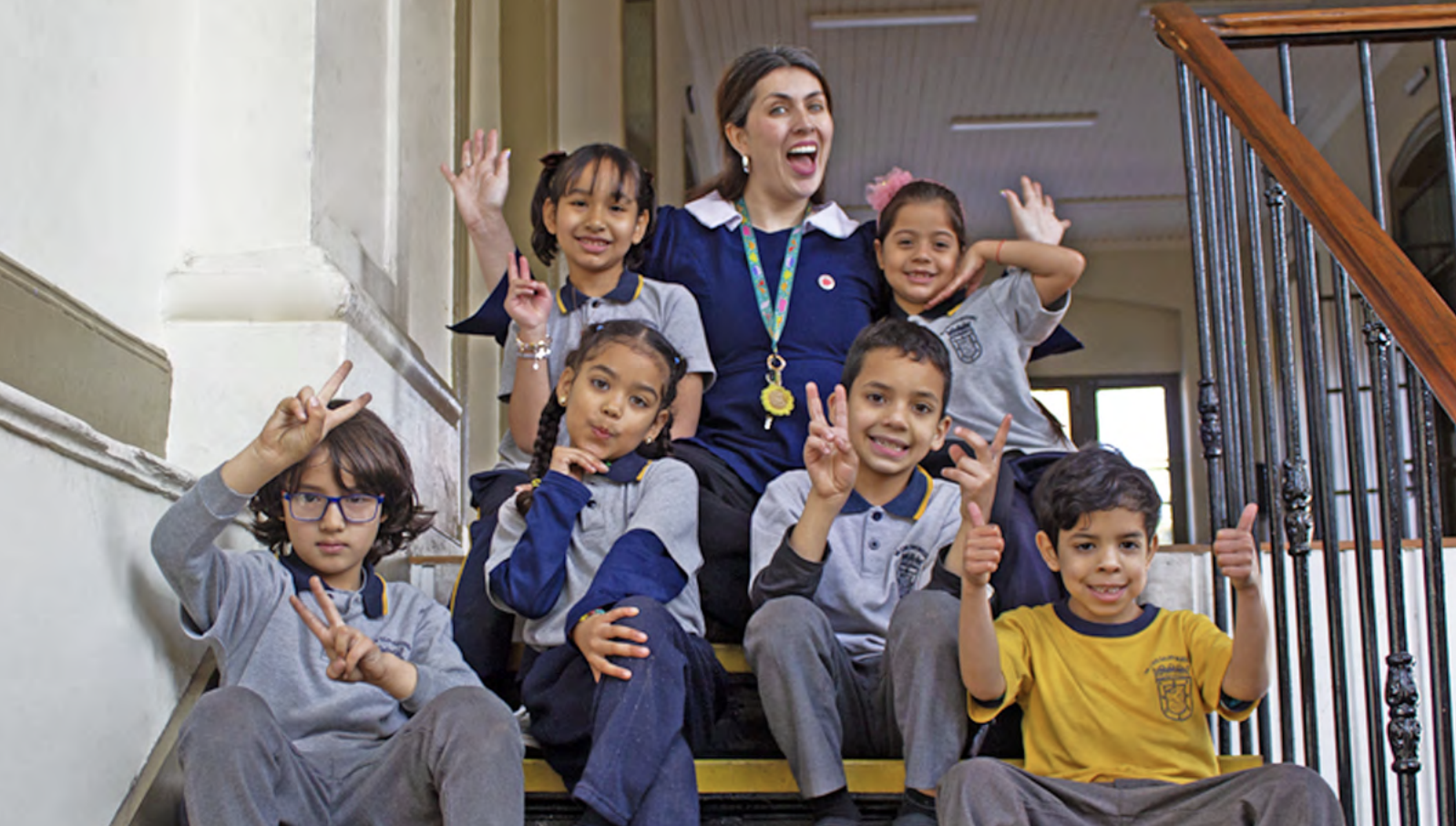 Revista de Educación destaca a «Profe Faby» de la Escuela Dr. Luis Calvo Mackenna