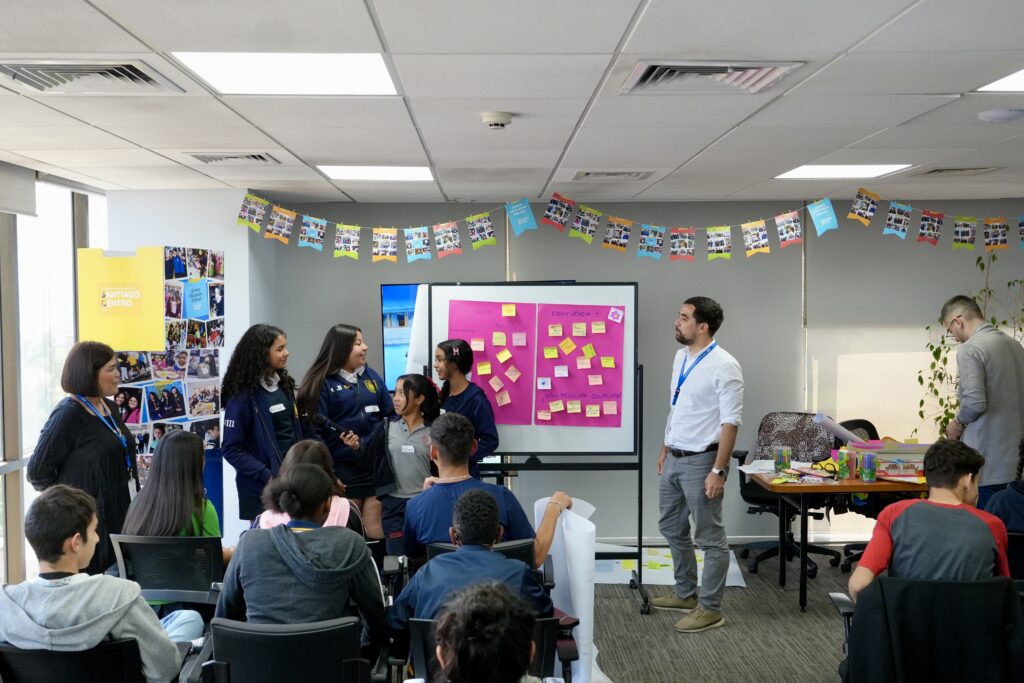 Estudiantes escuelas y Liceos Taller octubre 5