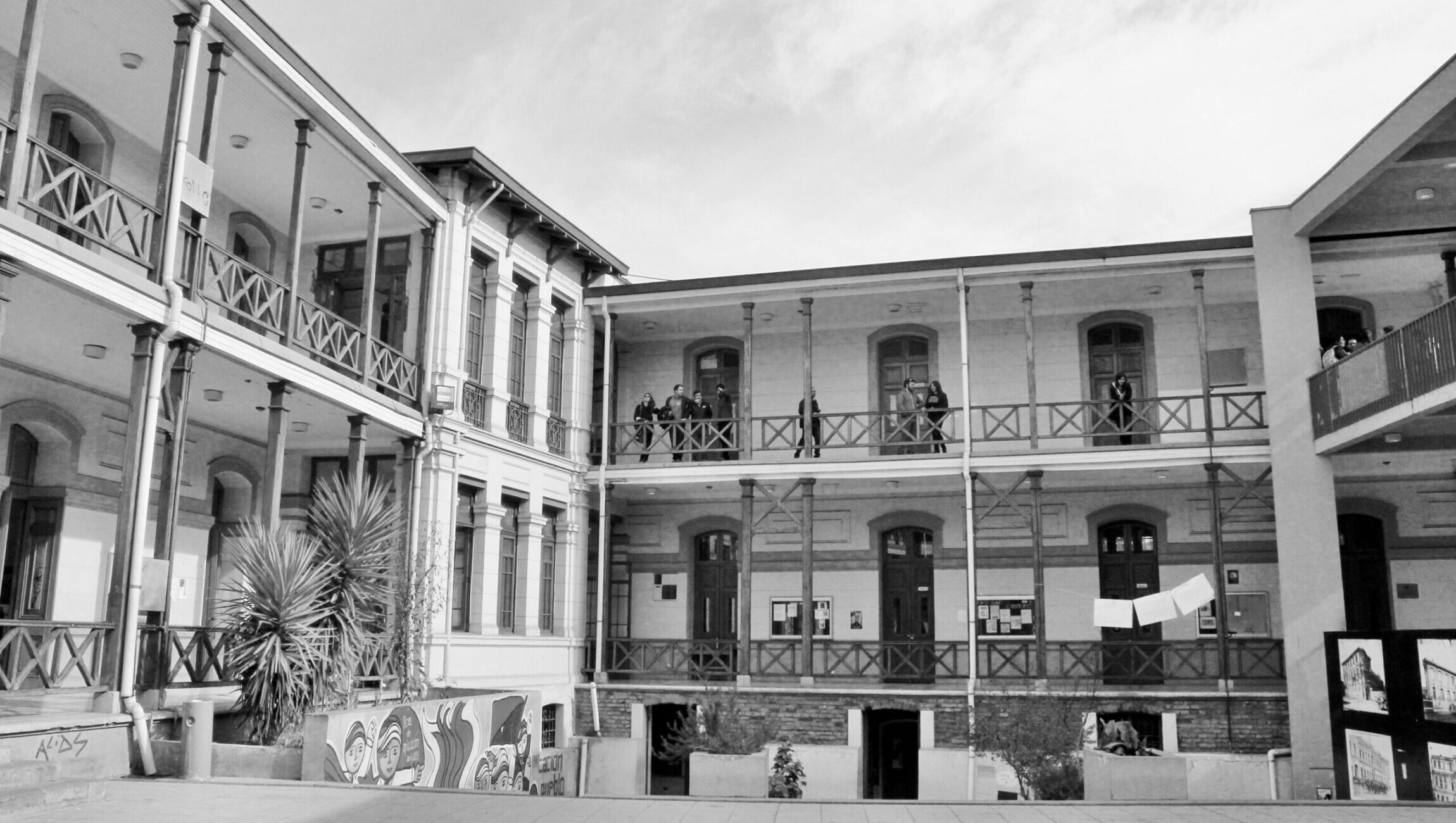 55% de las escuelas y liceos de Santiago tiene más de 100 años