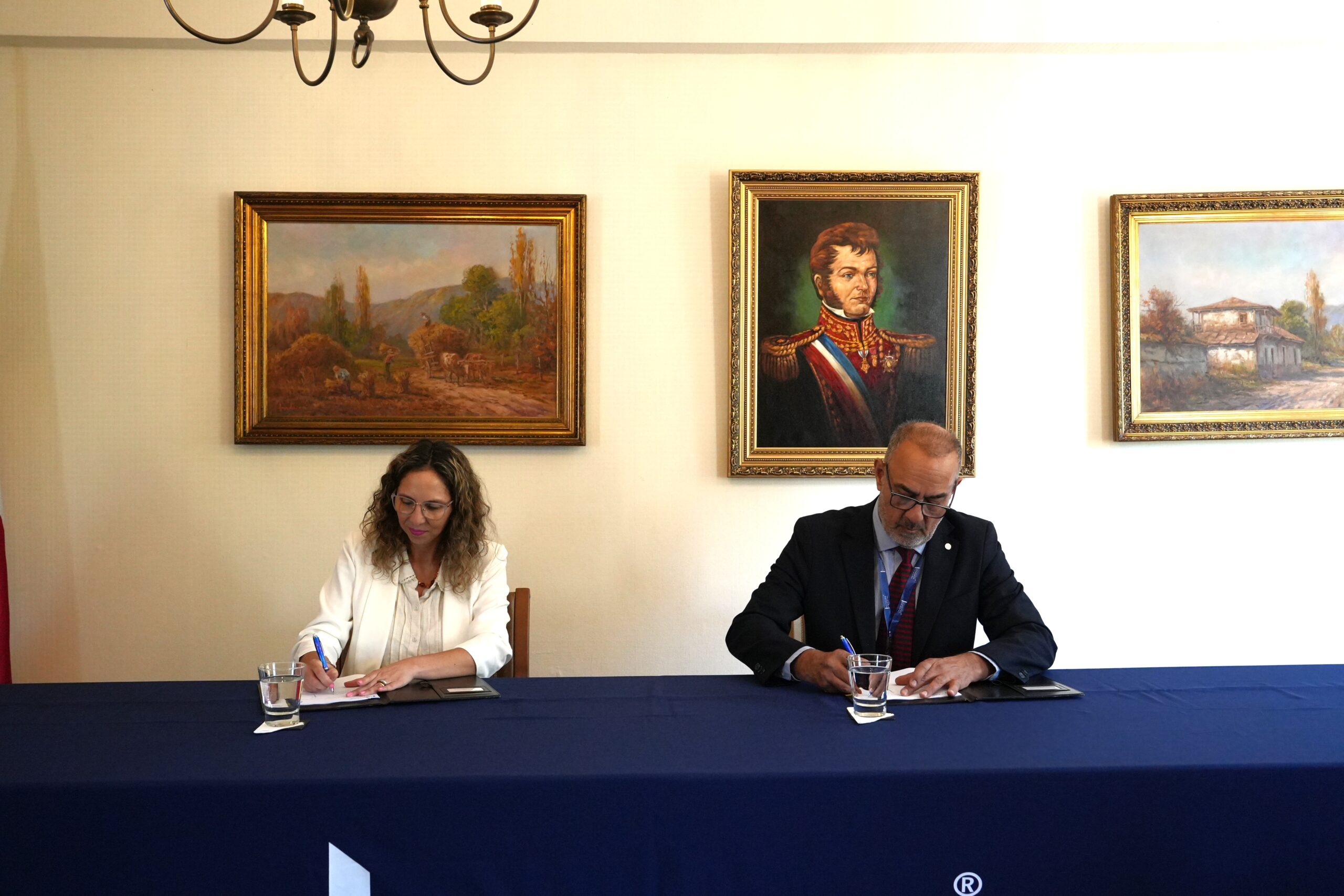 U. Bernardo O’Higgins y SLEP Santiago Centro sellan alianza para fortalecer la educación pública